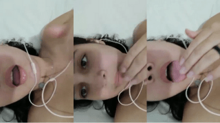 Young Girl Fingers Pussy Licks Fingers MMS Viral