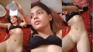 Sexy Indian GF Naked On Bed BF Fingers Her Pussy Then She Masturbates Wild